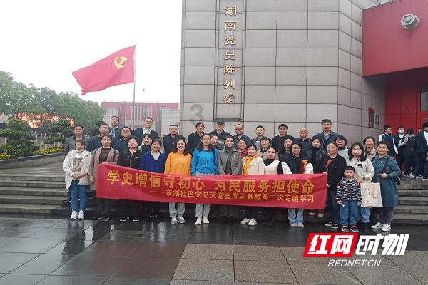 警察战僵尸无敌版