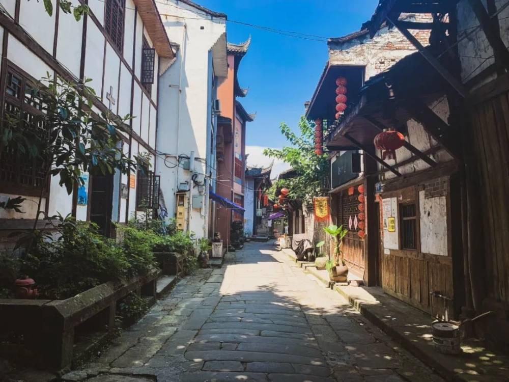 斯大林有多狠？不仅下令炸毁乌克兰的大坝，而且未通知军民撤离